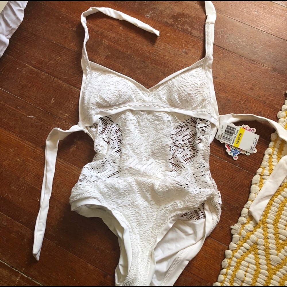 NWT BECCA white bathing suit swimsuit M